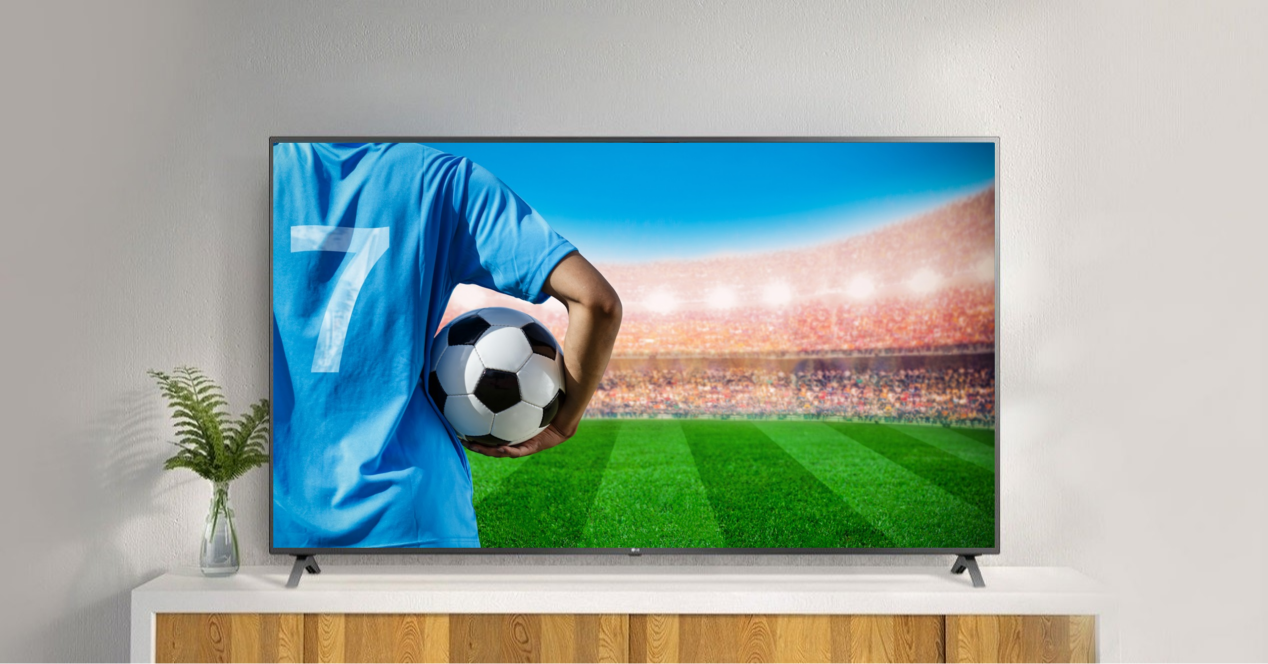 peli de futbol en la tele